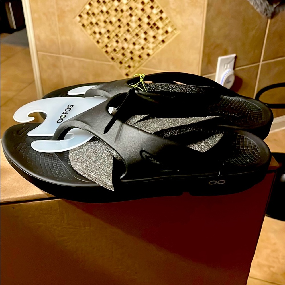 Oofos Black Sandals